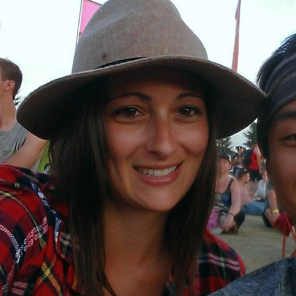 Meet your Posher, Aline - Picture 1 of 1